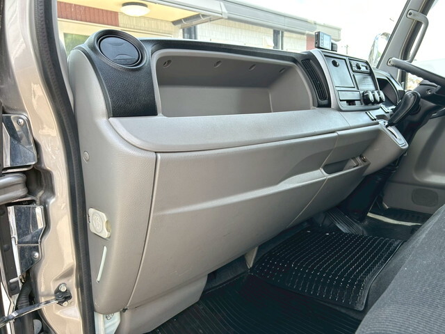 三菱ふそうキャンターアルミウイング小型（2t・3t）[写真17]