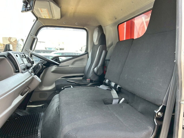 三菱ふそうキャンターアルミウイング小型（2t・3t）[写真18]