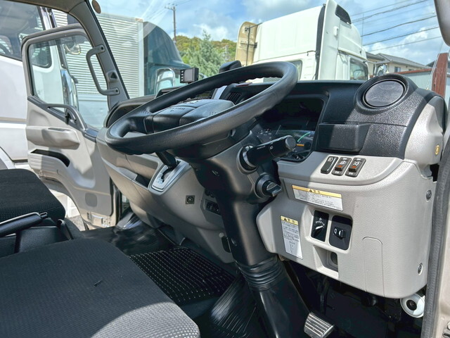 三菱ふそうキャンターアルミウイング小型（2t・3t）[写真21]