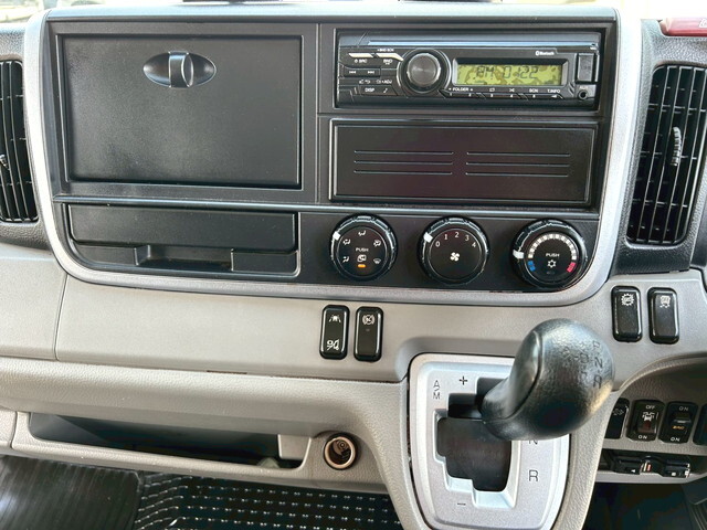 三菱ふそうキャンターアルミウイング小型（2t・3t）[写真23]