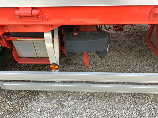 三菱ふそうキャンターアルミウイング小型（2t・3t）[写真27]