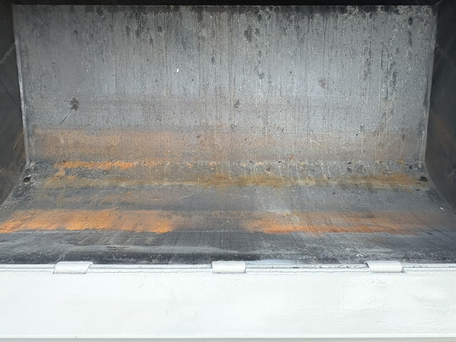 いすゞエルフパッカー車（塵芥車）小型（2t・3t）[写真10]