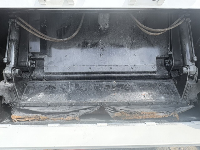 いすゞエルフパッカー車（塵芥車）小型（2t・3t）[写真11]