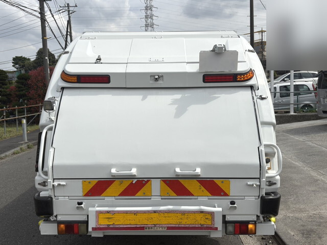 いすゞエルフパッカー車（塵芥車）小型（2t・3t）[写真08]