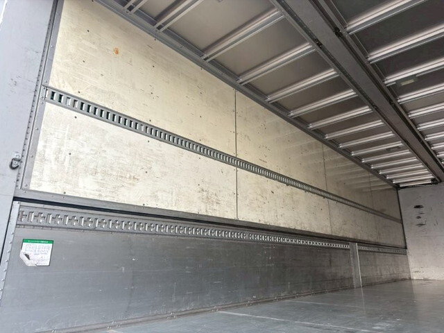 UDトラックスクオンアルミウイング大型（10t）[写真12]