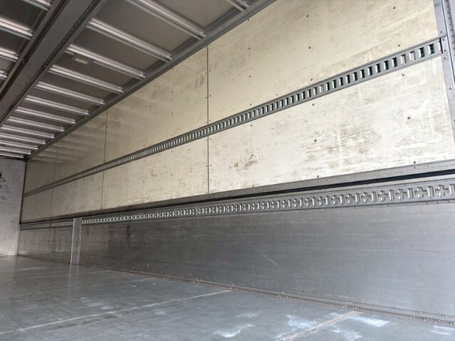 UDトラックスクオンアルミウイング大型（10t）[写真13]