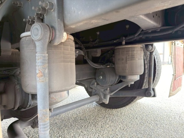 UDトラックスクオンアルミウイング大型（10t）[写真16]