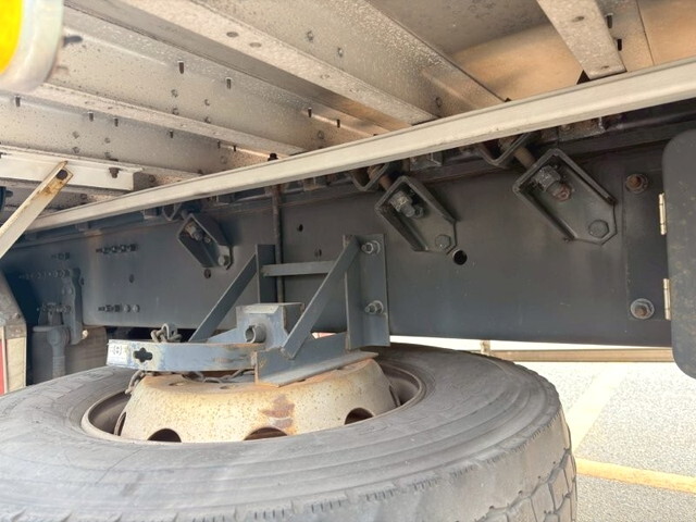 UDトラックスクオンアルミウイング大型（10t）[写真17]