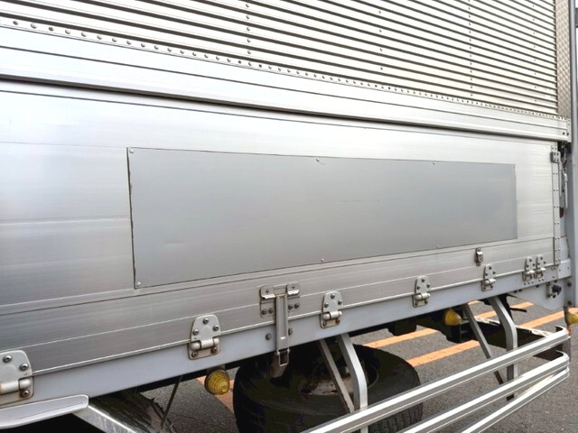 UDトラックスクオンアルミウイング大型（10t）[写真22]