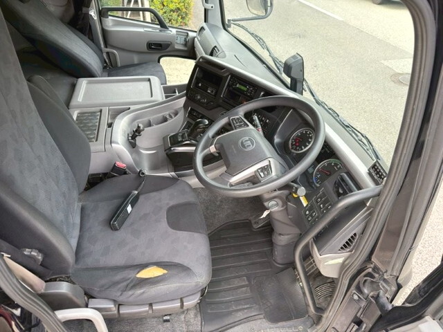 UDトラックスクオンアルミウイング大型（10t）[写真33]