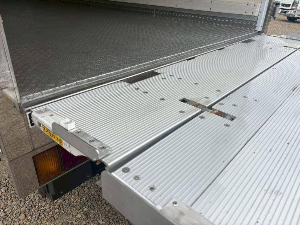 いすゞエルフ冷凍車（冷蔵車）小型（2t・3t）[写真11]