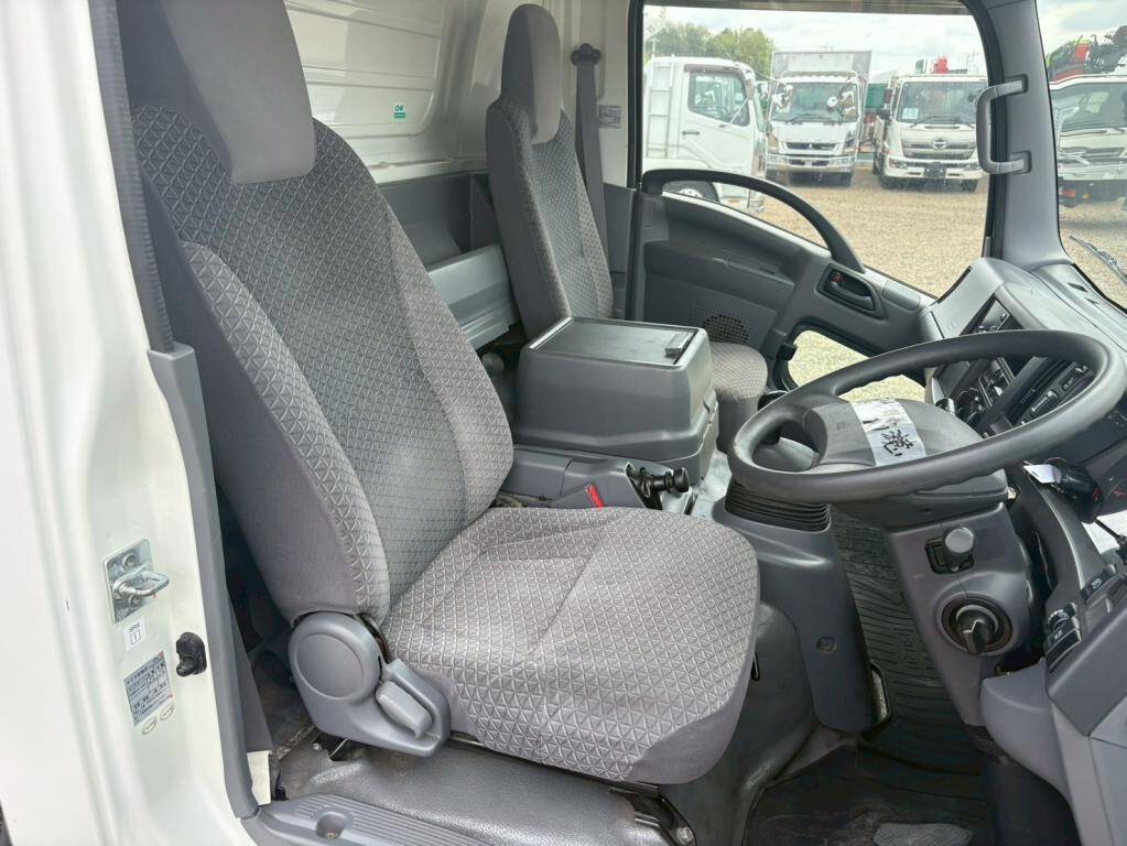 いすゞエルフ冷凍車（冷蔵車）小型（2t・3t）[写真19]