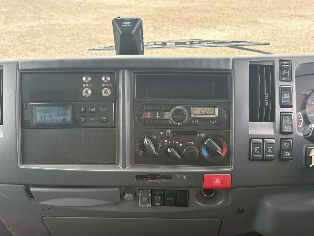 いすゞエルフ冷凍車（冷蔵車）小型（2t・3t）[写真20]