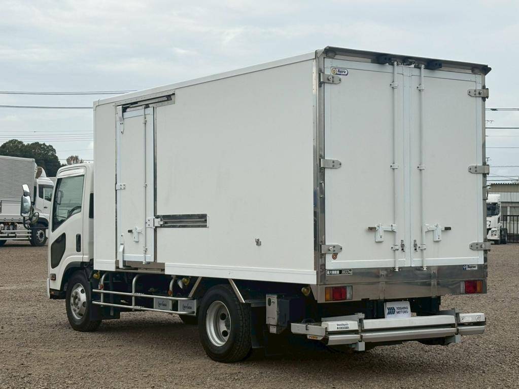 いすゞエルフ冷凍車（冷蔵車）小型（2t・3t）[写真03]
