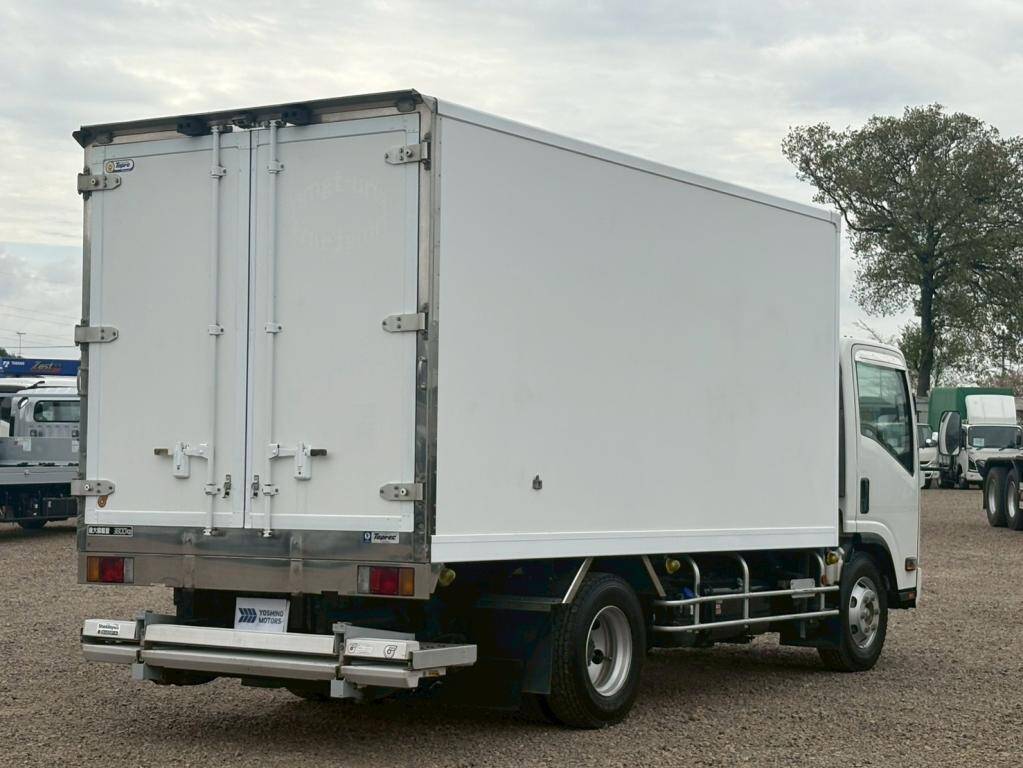 いすゞエルフ冷凍車（冷蔵車）小型（2t・3t）[写真04]