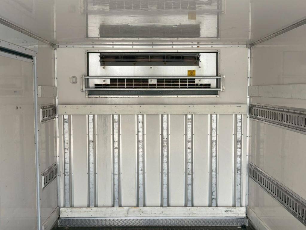 いすゞエルフ冷凍車（冷蔵車）小型（2t・3t）[写真07]