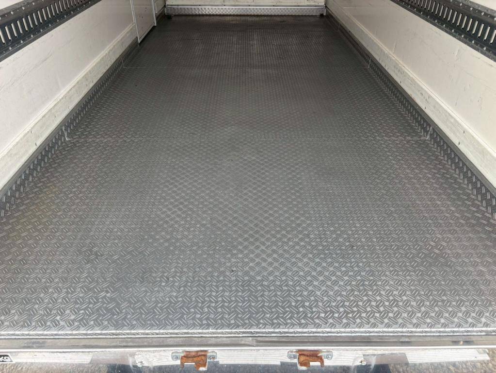 いすゞエルフ冷凍車（冷蔵車）小型（2t・3t）[写真08]