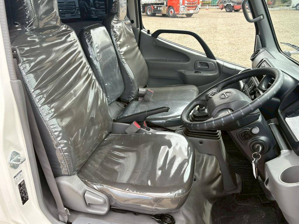 日野デュトロダブルキャブ（Wキャブ）小型（2t・3t）[写真17]