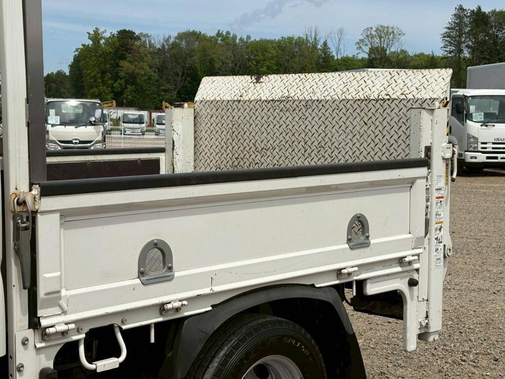 日野デュトロダブルキャブ（Wキャブ）小型（2t・3t）[写真06]