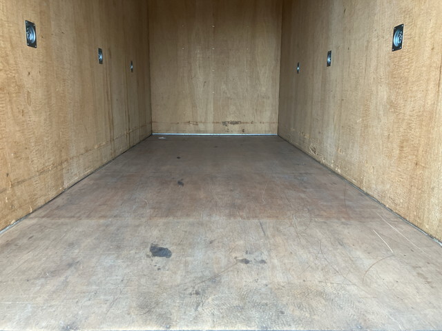 いすゞエルフアルミバン小型（2t・3t）[写真16]