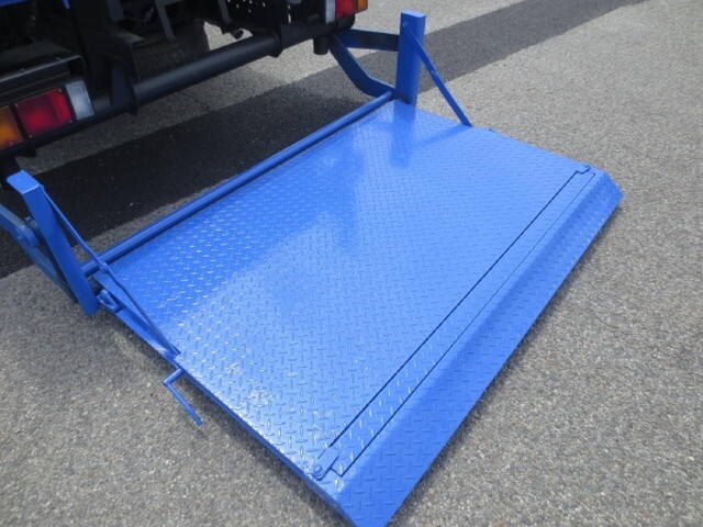 いすゞエルフダブルキャブ（Wキャブ）小型（2t・3t）[写真10]