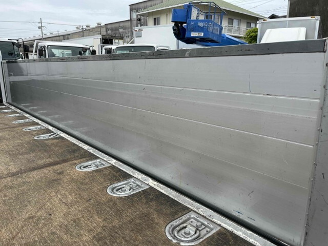 三菱ふそうキャンターアルミブロック小型（2t・3t）[写真12]