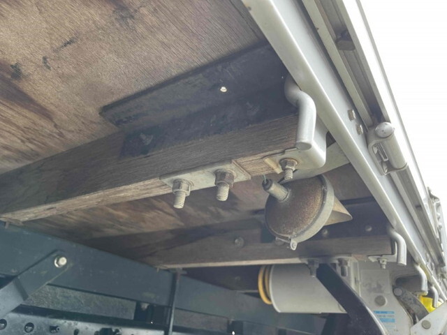 三菱ふそうキャンターアルミブロック小型（2t・3t）[写真16]