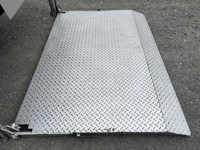 三菱ふそうキャンターアルミブロック小型（2t・3t）[写真22]