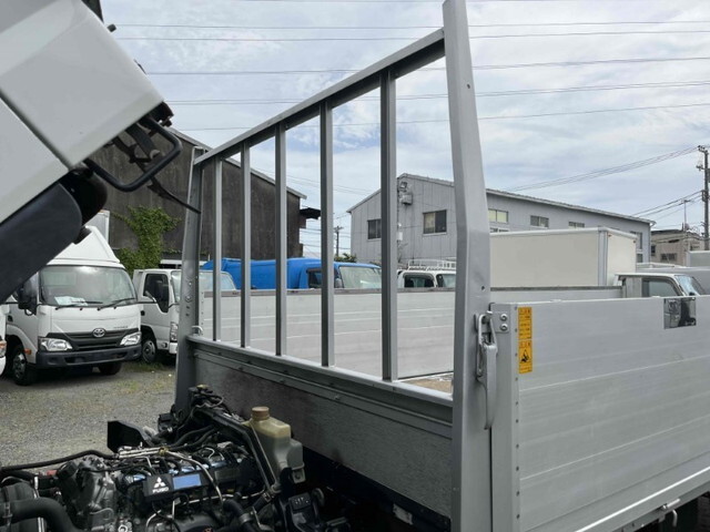 三菱ふそうキャンターアルミブロック小型（2t・3t）[写真26]