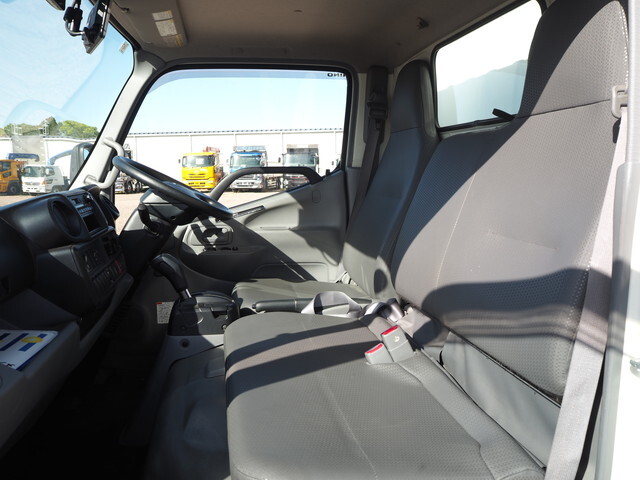 日野デュトロアルミバン小型（2t・3t）[写真32]