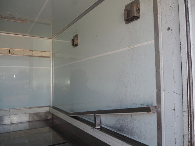 日野デュトロアルミバン小型（2t・3t）[写真20]