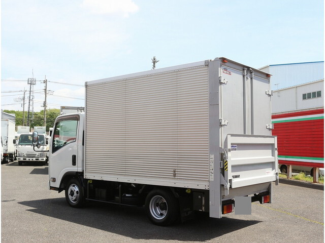 いすゞエルフアルミバン小型（2t・3t）[写真02]