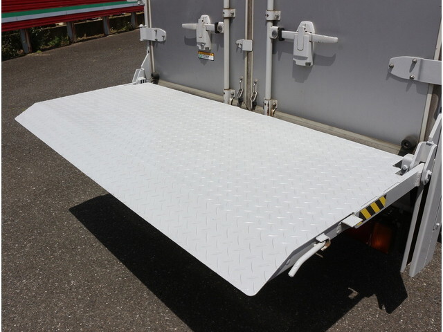 いすゞエルフアルミバン小型（2t・3t）[写真09]