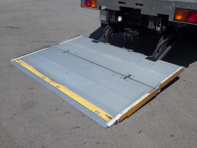 いすゞフォワード冷凍車（冷蔵車）中型（4t）[写真11]