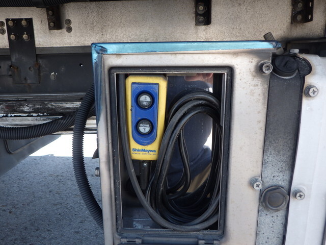 いすゞフォワード冷凍車（冷蔵車）中型（4t）[写真13]