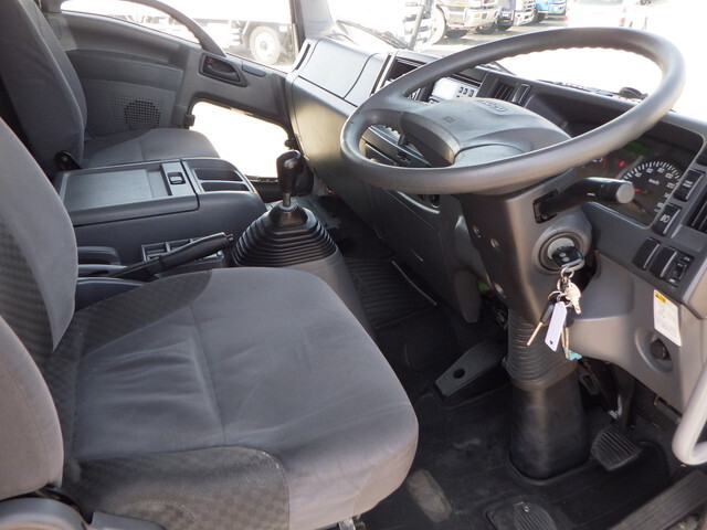 いすゞフォワード冷凍車（冷蔵車）中型（4t）[写真17]