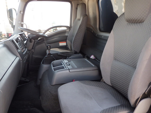 いすゞフォワード冷凍車（冷蔵車）中型（4t）[写真18]