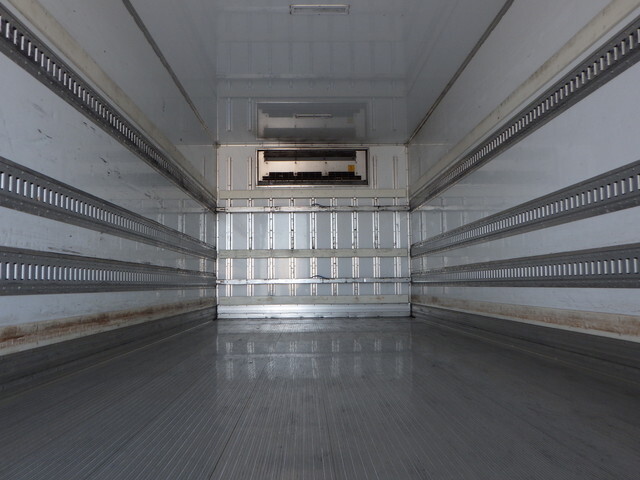 いすゞフォワード冷凍車（冷蔵車）中型（4t）[写真08]