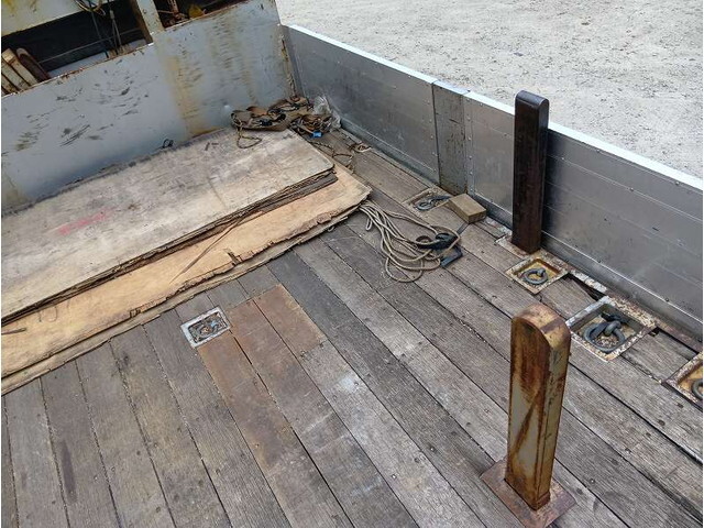 三菱ふそうスーパーグレート平ボディ大型（10t）[写真12]