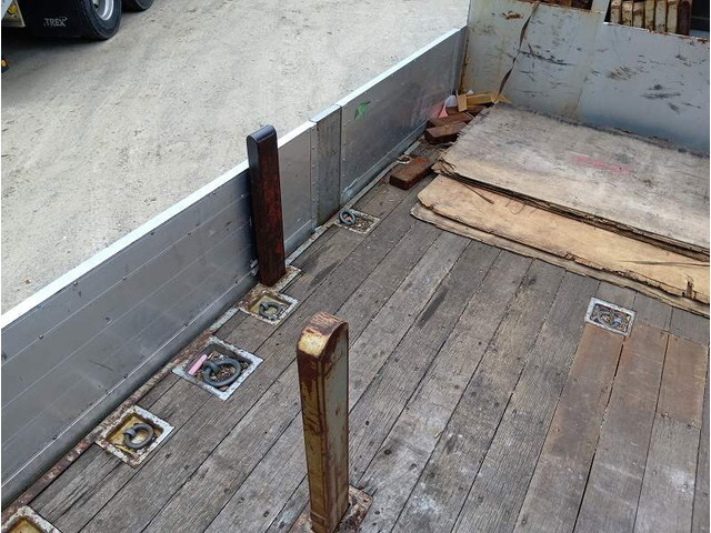 三菱ふそうスーパーグレート平ボディ大型（10t）[写真13]