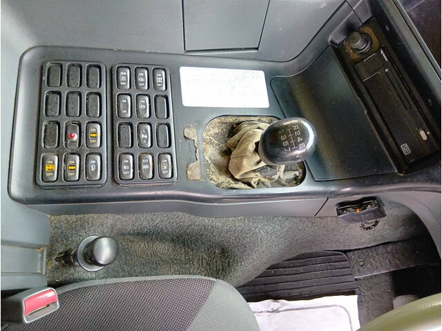 三菱ふそうスーパーグレート平ボディ大型（10t）[写真23]