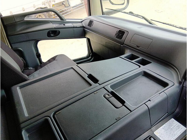 三菱ふそうスーパーグレート平ボディ大型（10t）[写真27]