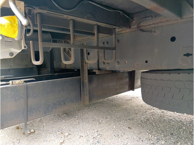 三菱ふそうスーパーグレート平ボディ大型（10t）[写真37]