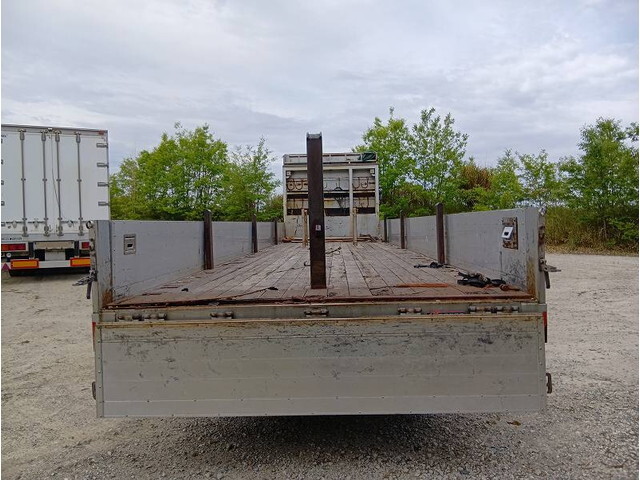 三菱ふそうスーパーグレート平ボディ大型（10t）[写真09]