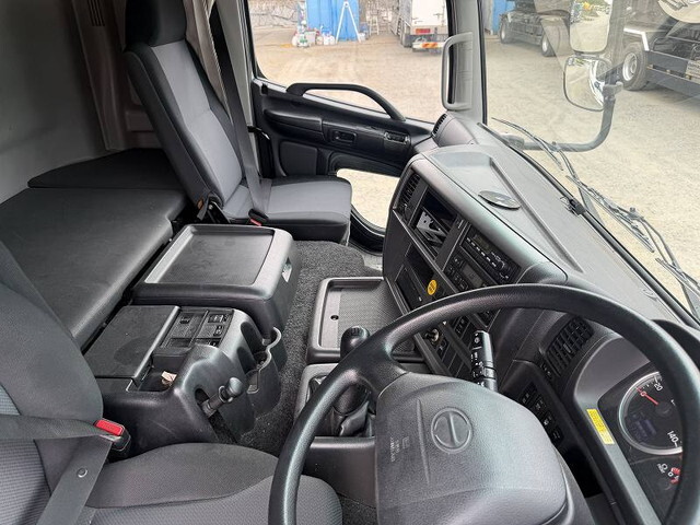 日野プロフィアアルミウイング大型（10t）[写真31]