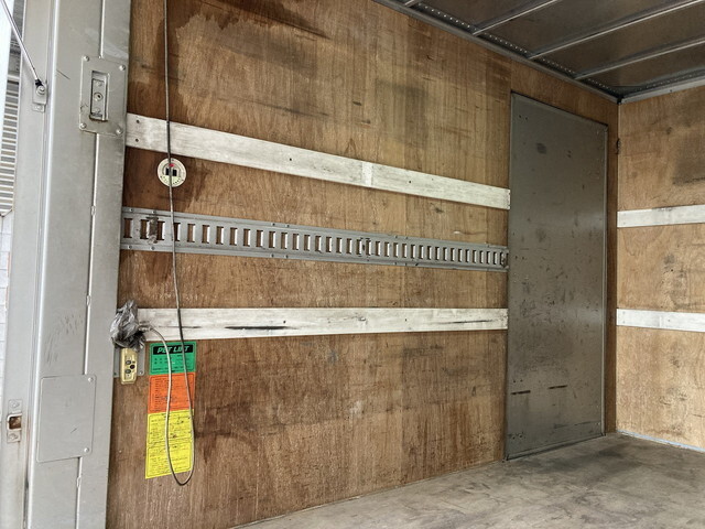 トヨタトヨエースアルミバン小型（2t・3t）[写真21]