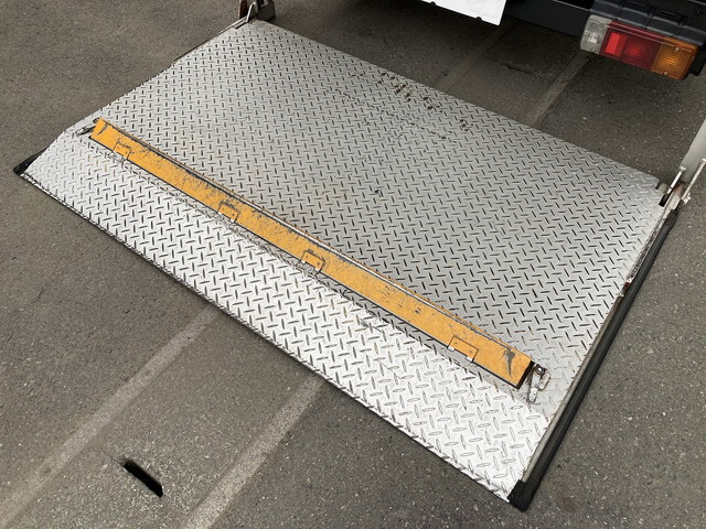 トヨタトヨエースアルミバン小型（2t・3t）[写真06]