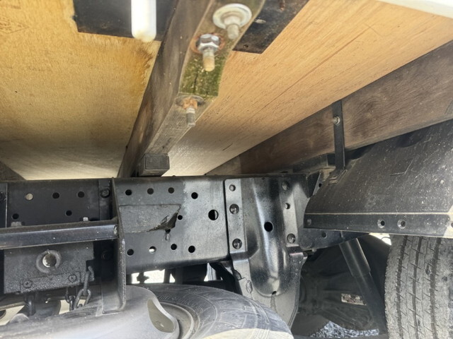 いすゞエルフ平ボディ小型（2t・3t）[写真12]