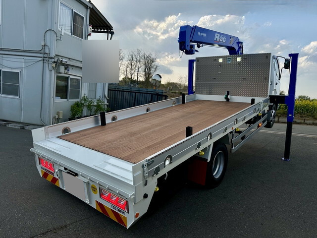 三菱ふそうファイターセルフクレーン3段増トン（6t・8t）[写真02]