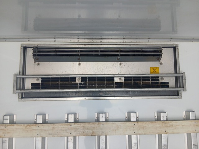 いすゞフォワード冷凍車（冷蔵車）中型（4t）[写真14]